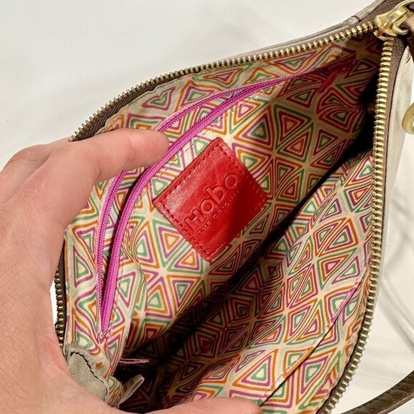 Hobo taupe leather wristlet purse with long crossbody strap - Picture 9 of 13